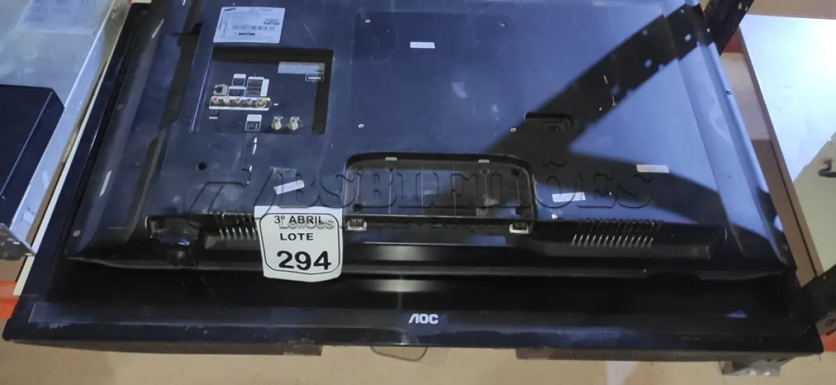 LOTE 294 - 01 TV LCD 40’’ MARCA SAMSUNG E 01 TV LCD 42’’ MARCA AOC. (NO ESTADO) ATENÇÃO! FAZER A VISITAÇÃO ANTES DE ARREMATAR, NÃO SABEMOS SE FUNCIONA, LEILÃO NÃO TEM GARANTIA E NEM DEVOLUÇÃO, SUJEITO A POSSÍVEIS AVARIAS VISÍVEIS/OCULTAS E/OU AUSÊNCIA DE COMPONENTES.