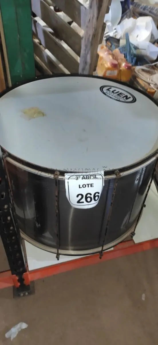 LOTE 266 - 01 TAMBOR DE PERCUSSÃO. (NO ESTADO) ATENÇÃO! FAZER A VISITAÇÃO ANTES DE ARREMATAR, NÃO SABEMOS SE FUNCIONA, LEILÃO NÃO TEM GARANTIA E NEM DEVOLUÇÃO, SUJEITO A POSSÍVEIS AVARIAS VISÍVEIS/OCULTAS E/OU AUSÊNCIA DE COMPONENTES.