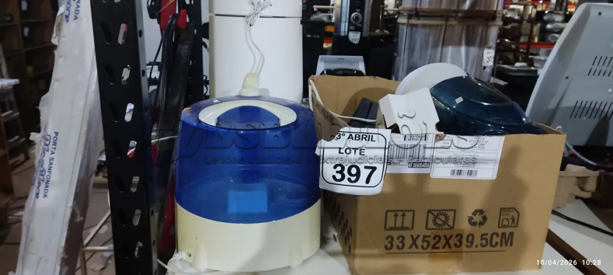 LOTE 397 - 03 UMIDIFICADORES DE MARCAS E MODELOS DIVERSOS, 01 CAIXA COM VAIRIAS CAXINHAS DE SOM PARA PC, APARELHO TELEFONICO E MATERIAIS DIVERSOS. (NO ESTADO) ATENÇÃO! FAZER A VISITAÇÃO ANTES DE ARREMATAR, NÃO SABEMOS SE FUNCIONA, LEILÃO NÃO TEM GARANTIA E NEM DEVOLUÇÃO, SUJEITO A POSSÍVEIS AVARIAS VISÍVEIS/OCULTAS E/OU AUSÊNCIA DE COMPONENTES.