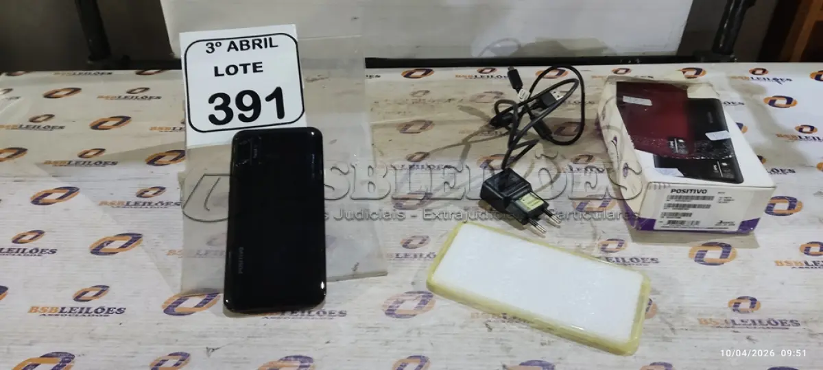 LOTE 391 - 01 SMARTPHONE COM CARREGADOR MODELO TWIST MARCA POSITIVO. (NO ESTADO) ATENÇÃO! FAZER A VISITAÇÃO ANTES DE ARREMATAR, NÃO SABEMOS SE FUNCIONA, LEILÃO NÃO TEM GARANTIA E NEM DEVOLUÇÃO, SUJEITO A POSSÍVEIS AVARIAS VISÍVEIS/OCULTAS E/OU AUSÊNCIA DE COMPONENTES.