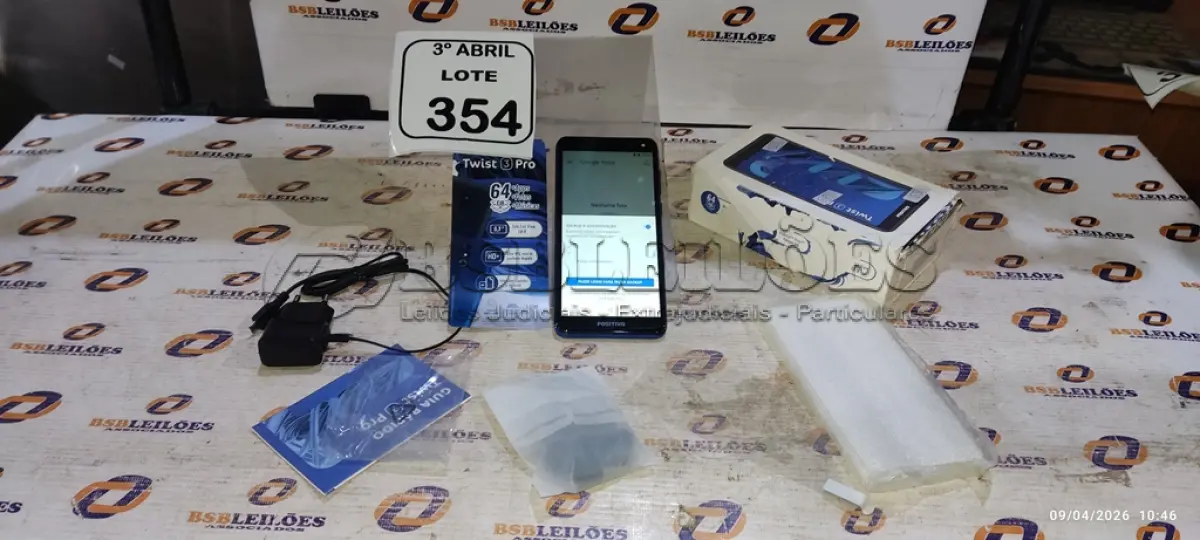 LOTE 354 - 01 SMARTPHONE COM CARREGADOR MODELO TWIST MARCA POSITIVO. (NO ESTADO) ATENÇÃO! FAZER A VISITAÇÃO ANTES DE ARREMATAR, NÃO SABEMOS SE FUNCIONA, LEILÃO NÃO TEM GARANTIA E NEM DEVOLUÇÃO, SUJEITO A POSSÍVEIS AVARIAS VISÍVEIS/OCULTAS E/OU AUSÊNCIA DE COMPONENTES.