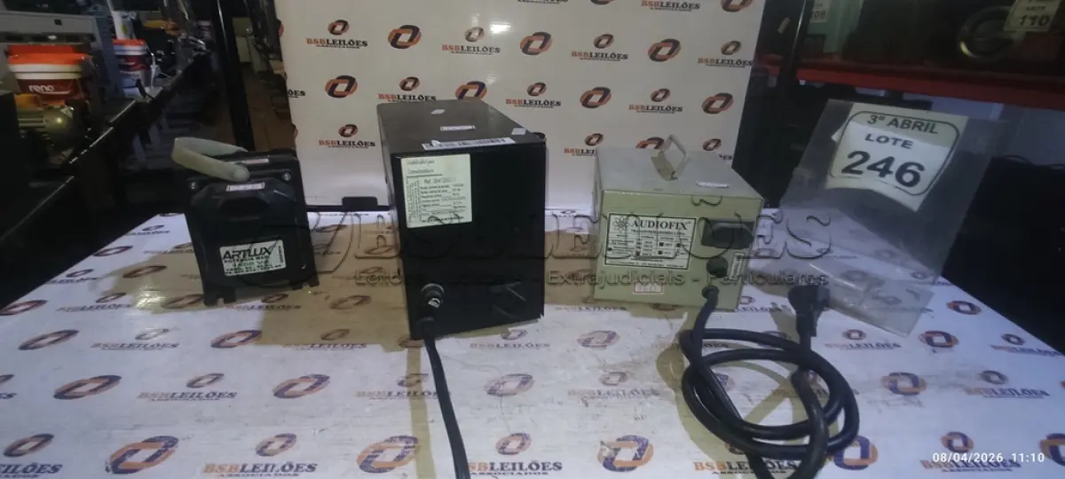 LOTE 246 - 01 ESTABILIZADOR MARCA FORCE LINE, 01 TRANSFORMADOR 1500VA MARCA ARTLUX E TRANSFORMADOR MARCA ÁUDIOFIX BIVOLT AUTOMÁTICO 2000. (NO ESTADO) ATENÇÃO! FAZER A VISITAÇÃO ANTES DE ARREMATAR, NÃO SABEMOS SE FUNCIONA, LEILÃO NÃO TEM GARANTIA E NEM DEVOLUÇÃO, SUJEITO A POSSÍVEIS AVARIAS VISÍVEIS/OCULTAS E/OU AUSÊNCIA DE COMPONENTES.