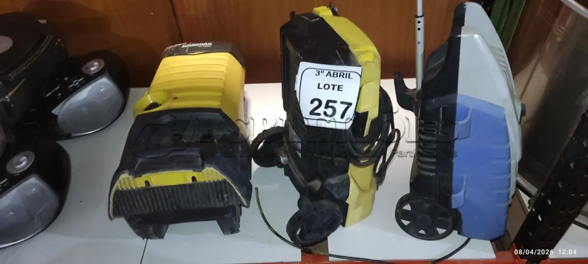 LOTE 257 - 02 LAVADORAS DE ALTA PRESSÃO MARCA KARCHER E 01 LAVADORA DE ALTA PRESSÃO MARCA SHULZ INCOMPLETAS. (NO ESTADO) ATENÇÃO! FAZER A VISITAÇÃO ANTES DE ARREMATAR, NÃO SABEMOS SE FUNCIONA, LEILÃO NÃO TEM GARANTIA E NEM DEVOLUÇÃO, SUJEITO A POSSÍVEIS AVARIAS VISÍVEIS/OCULTAS E/OU AUSÊNCIA DE COMPONENTES.