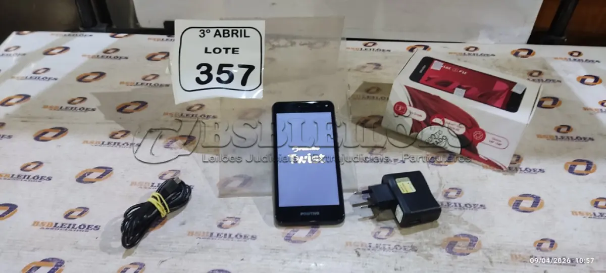 LOTE 357 - 01 SMARTPHONE COM CARREGADOR MODELO TWIST MARCA POSITIVO. (NO ESTADO) ATENÇÃO! FAZER A VISITAÇÃO ANTES DE ARREMATAR, NÃO SABEMOS SE FUNCIONA, LEILÃO NÃO TEM GARANTIA E NEM DEVOLUÇÃO, SUJEITO A POSSÍVEIS AVARIAS VISÍVEIS/OCULTAS E/OU AUSÊNCIA DE COMPONENTES.