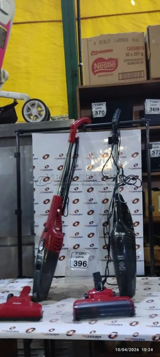 LOTE 396 - 02 ASPIRADORES DE PÓ 220V MARCA PHILCO. (NO ESTADO) ATENÇÃO! FAZER A VISITAÇÃO ANTES DE ARREMATAR, NÃO SABEMOS SE FUNCIONA, LEILÃO NÃO TEM GARANTIA E NEM DEVOLUÇÃO, SUJEITO A POSSÍVEIS AVARIAS VISÍVEIS/OCULTAS E/OU AUSÊNCIA DE COMPONENTES.