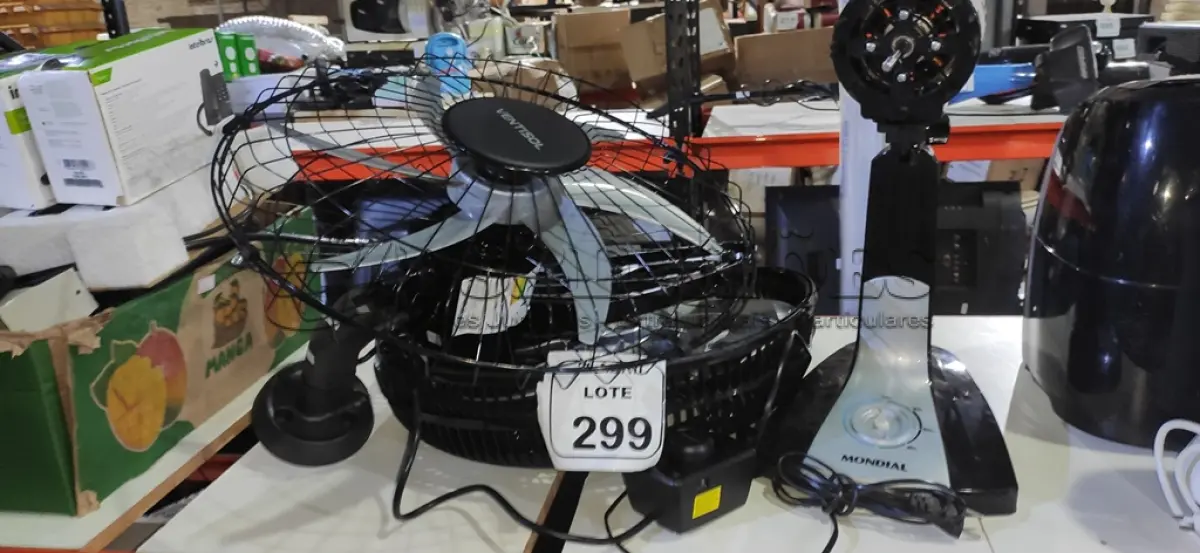 LOTE 299 - 01 VENTILADO DE PAREDE MARCA VENTISOL E 01 VENTILADOR DESMONTADO MARCA MONDIAL. (NO ESTADO) ATENÇÃO! FAZER A VISITAÇÃO ANTES DE ARREMATAR, NÃO SABEMOS SE FUNCIONA, LEILÃO NÃO TEM GARANTIA E NEM DEVOLUÇÃO, SUJEITO A POSSÍVEIS AVARIAS VISÍVEIS/OCULTAS E/OU AUSÊNCIA DE COMPONENTES.