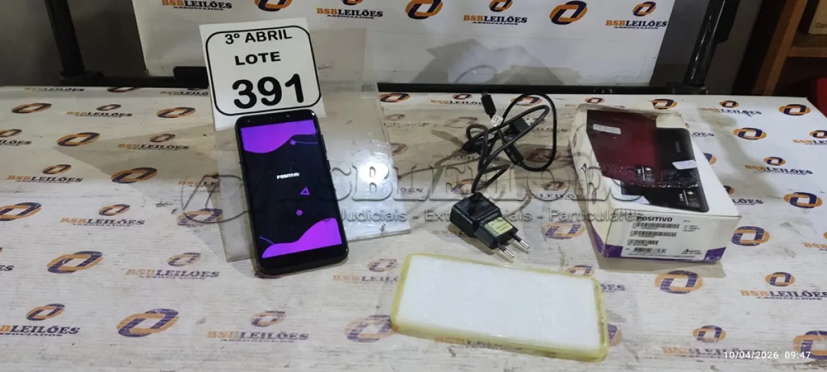 LOTE 391 - 01 SMARTPHONE COM CARREGADOR MODELO TWIST MARCA POSITIVO. (NO ESTADO) ATENÇÃO! FAZER A VISITAÇÃO ANTES DE ARREMATAR, NÃO SABEMOS SE FUNCIONA, LEILÃO NÃO TEM GARANTIA E NEM DEVOLUÇÃO, SUJEITO A POSSÍVEIS AVARIAS VISÍVEIS/OCULTAS E/OU AUSÊNCIA DE COMPONENTES.