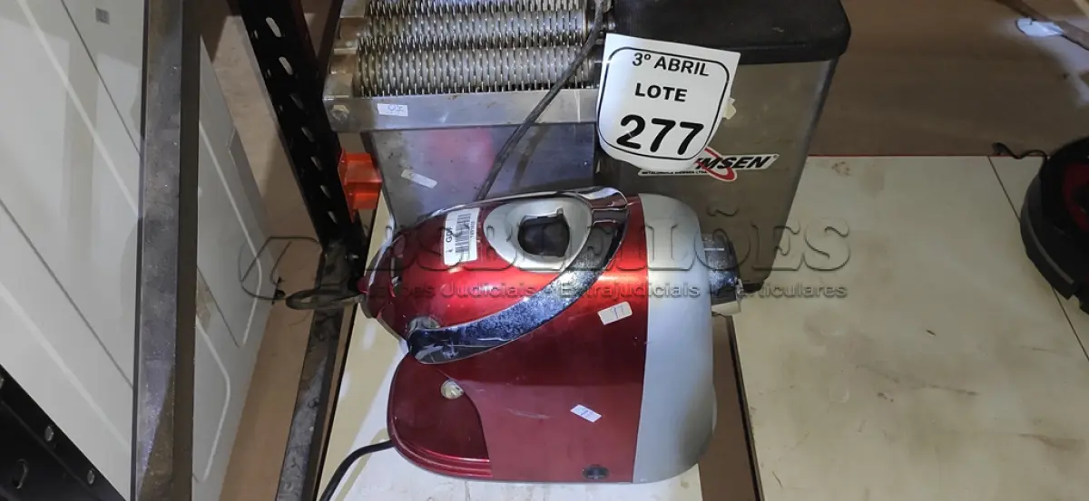 LOTE 277 - 01 MÁQUINA AMACIADORA DE BIFE MARCA SKYMSEN E 01 CAFETEIRA 110V. (NO ESTADO) ATENÇÃO! FAZER A VISITAÇÃO ANTES DE ARREMATAR, NÃO SABEMOS SE FUNCIONA, LEILÃO NÃO TEM GARANTIA E NEM DEVOLUÇÃO, SUJEITO A POSSÍVEIS AVARIAS VISÍVEIS/OCULTAS E/OU AUSÊNCIA DE COMPONENTES.
