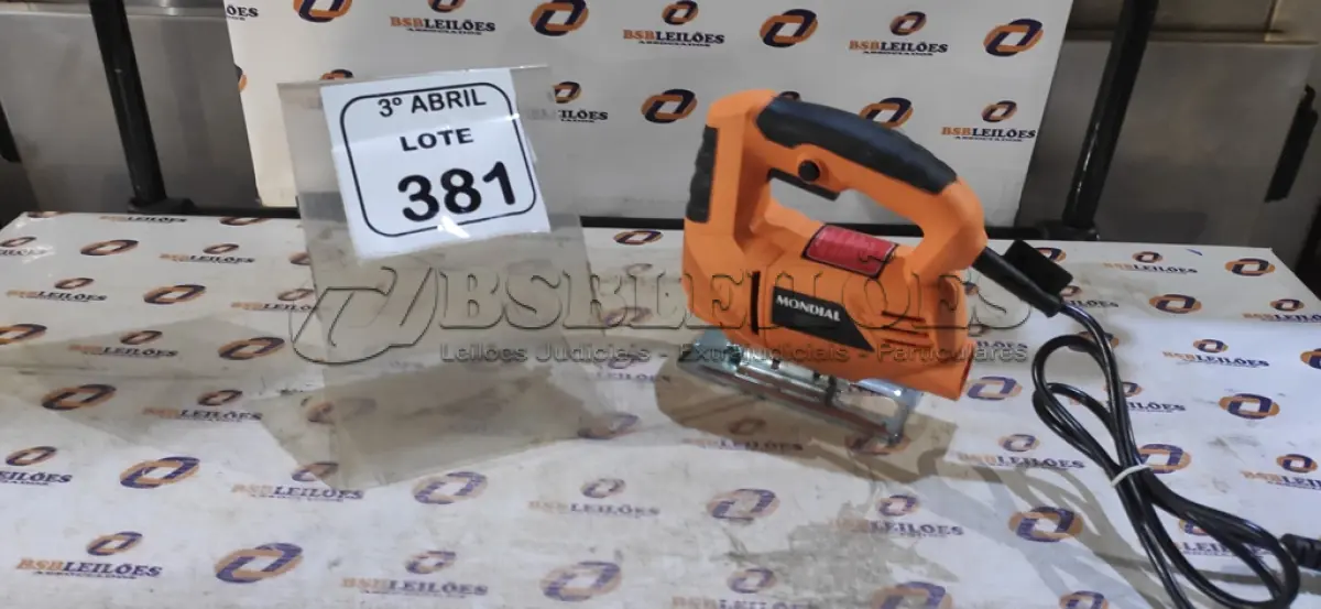 LOTE 381 - 01 SERRA TICO-TICO 220V MARCA MONDIAL. (NO ESTADO) ATENÇÃO! FAZER A VISITAÇÃO ANTES DE ARREMATAR, NÃO SABEMOS SE FUNCIONA, LEILÃO NÃO TEM GARANTIA E NEM DEVOLUÇÃO, SUJEITO A POSSÍVEIS AVARIAS VISÍVEIS/OCULTAS E/OU AUSÊNCIA DE COMPONENTES.