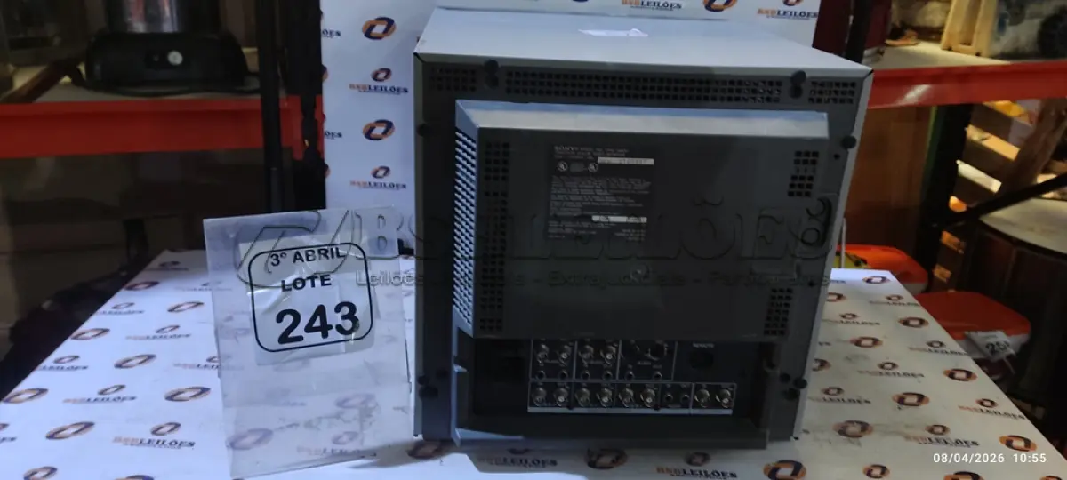 LOTE 243 - 01 MONITOR MODELO TRINITON MARCA SONY. (NO ESTADO) ATENÇÃO! FAZER A VISITAÇÃO ANTES DE ARREMATAR, NÃO SABEMOS SE FUNCIONA, LEILÃO NÃO TEM GARANTIA E NEM DEVOLUÇÃO, SUJEITO A POSSÍVEIS AVARIAS VISÍVEIS/OCULTAS E/OU AUSÊNCIA DE COMPONENTES.