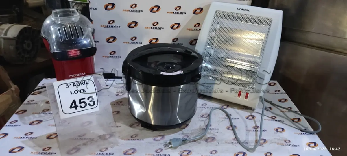 LOTE 453 - 01 PANELA ELÉTRICA MARCA MONDIAL, 01 PIPOQUEIRA E 01 AQUECEDOR. (NO ESTADO) ATENÇÃO! FAZER A VISITAÇÃO ANTES DE ARREMATAR, NÃO SABEMOS SE FUNCIONA, LEILÃO NÃO TEM GARANTIA E NEM DEVOLUÇÃO, SUJEITO A POSSÍVEIS AVARIAS VISÍVEIS/OCULTAS E/OU AUSÊNCIA DE COMPONENTES.
