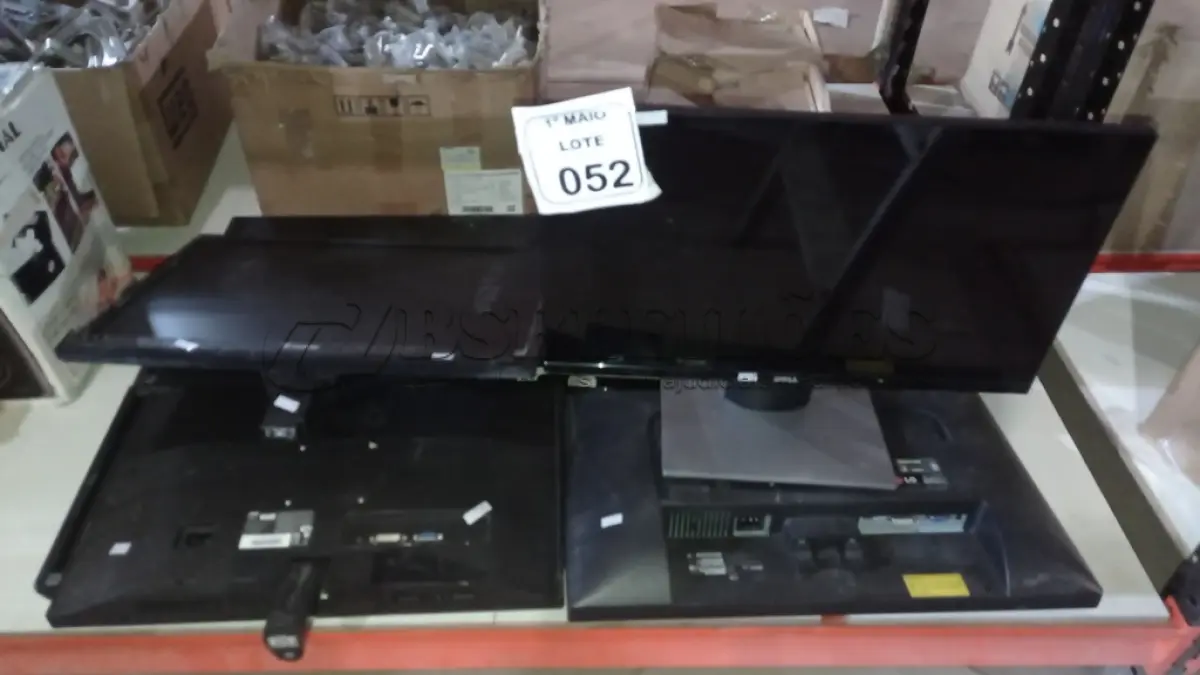 LOTE 052 - 10 MONITORES LCD DE MARCAS E MODELOS DIVERSOS. (NO ESTADO) ATENÇÃO! FAZER A VISITAÇÃO ANTES DE ARREMATAR, NÃO SABEMOS SE FUNCIONA, LEILÃO NÃO TEM GARANTIA E NEM DEVOLUÇÃO, SUJEITO A POSSÍVEIS AVARIAS VISÍVEIS/OCULTAS E/OU AUSÊNCIA DE COMPONENTES.