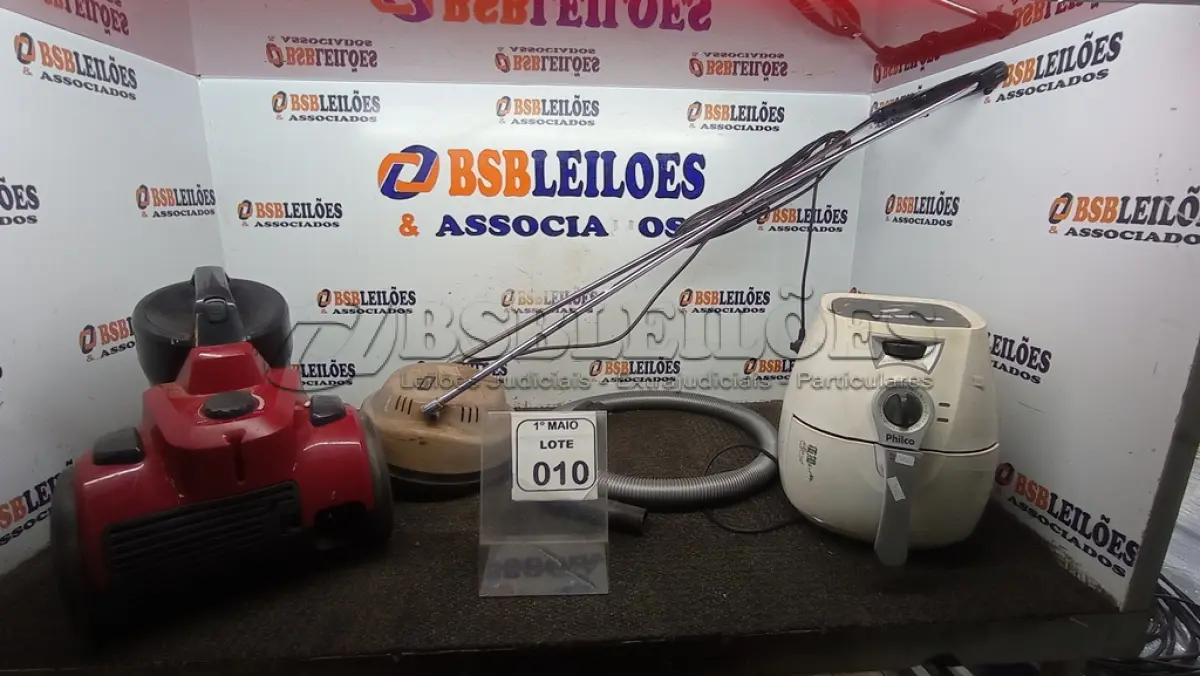 LOTE 010 - 01 AIR FRYER MARCA PHILCO, 01 ENCERADEIRA DOMÉSTICA MARCA WALITA E 01 ASPIRADOR DE PÓ MARCA ELECTROLUX. (NO ESTADO) ATENÇÃO! FAZER A VISITAÇÃO ANTES DE ARREMATAR, NÃO SABEMOS SE FUNCIONA, LEILÃO NÃO TEM GARANTIA E NEM DEVOLUÇÃO, SUJEITO A POSSÍVEIS AVARIAS VISÍVEIS/OCULTAS E/OU AUSÊNCIA DE COMPONENTES.