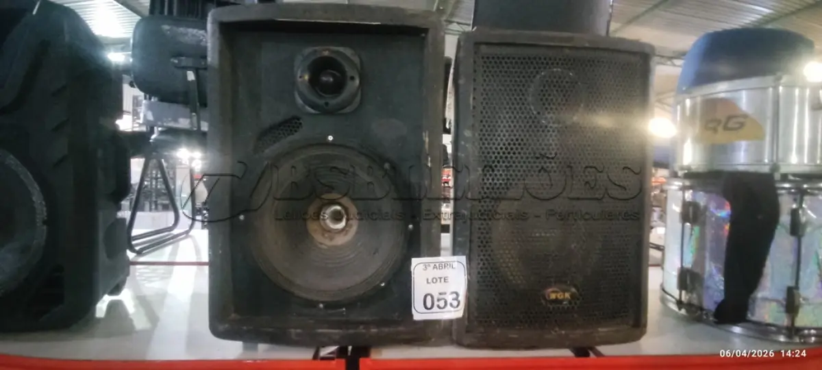 LOTE 053 - 02 CAIXAS DE SOM ALTO FALANTES MARCA WGK. (NO ESTADO) ATENÇÃO! FAZER A VISITAÇÃO ANTES DE ARREMATAR, NÃO SABEMOS SE FUNCIONA, LEILÃO NÃO TEM GARANTIA E NEM DEVOLUÇÃO, SUJEITO A POSSÍVEIS AVARIAS VISÍVEIS/OCULTAS E/OU AUSÊNCIA DE COMPONENTES.