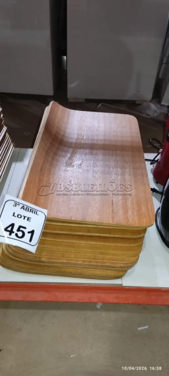 LOTE 451 - 20 PLACAS DE MADEIRA. (NO ESTADO) ATENÇÃO! FAZER A VISITAÇÃO ANTES DE ARREMATAR, NÃO SABEMOS SE FUNCIONA, LEILÃO NÃO TEM GARANTIA E NEM DEVOLUÇÃO, SUJEITO A POSSÍVEIS AVARIAS VISÍVEIS/OCULTAS E/OU AUSÊNCIA DE COMPONENTES.