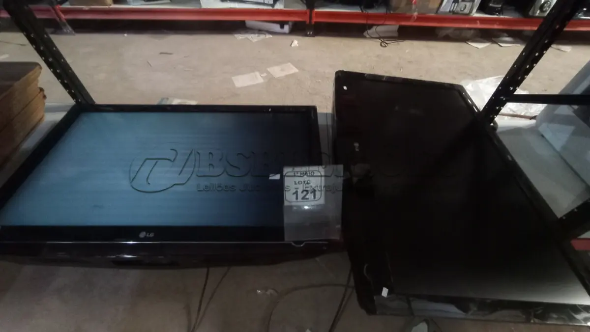 LOTE 121 - 02 TVS LCD 42’’ MARCA LG. (NO ESTADO) ATENÇÃO! FAZER A VISITAÇÃO ANTES DE ARREMATAR, NÃO SABEMOS SE FUNCIONA, LEILÃO NÃO TEM GARANTIA E NEM DEVOLUÇÃO, SUJEITO A POSSÍVEIS AVARIAS VISÍVEIS/OCULTAS E/OU AUSÊNCIA DE COMPONENTES.
