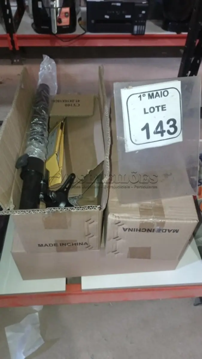 LOTE 143 - 05 SUPORTES DE MONITOR MARCA DATEN. (NO ESTADO) ATENÇÃO! FAZER A VISITAÇÃO ANTES DE ARREMATAR, NÃO SABEMOS SE FUNCIONA, LEILÃO NÃO TEM GARANTIA E NEM DEVOLUÇÃO, SUJEITO A POSSÍVEIS AVARIAS VISÍVEIS/OCULTAS E/OU AUSÊNCIA DE COMPONENTES.