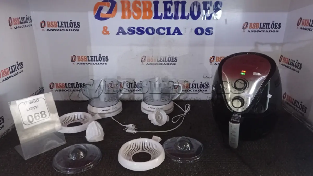 LOTE 068 - 01 AIR FRYER 220V MARCA MODIAL E 02 ESPREMEDORES DE FRUTAS MARCA MONDIAL. (NO ESTADO) ATENÇÃO! FAZER A VISITAÇÃO ANTES DE ARREMATAR, NÃO SABEMOS SE FUNCIONA, LEILÃO NÃO TEM GARANTIA E NEM DEVOLUÇÃO, SUJEITO A POSSÍVEIS AVARIAS VISÍVEIS/OCULTAS E/OU AUSÊNCIA DE COMPONENTES.