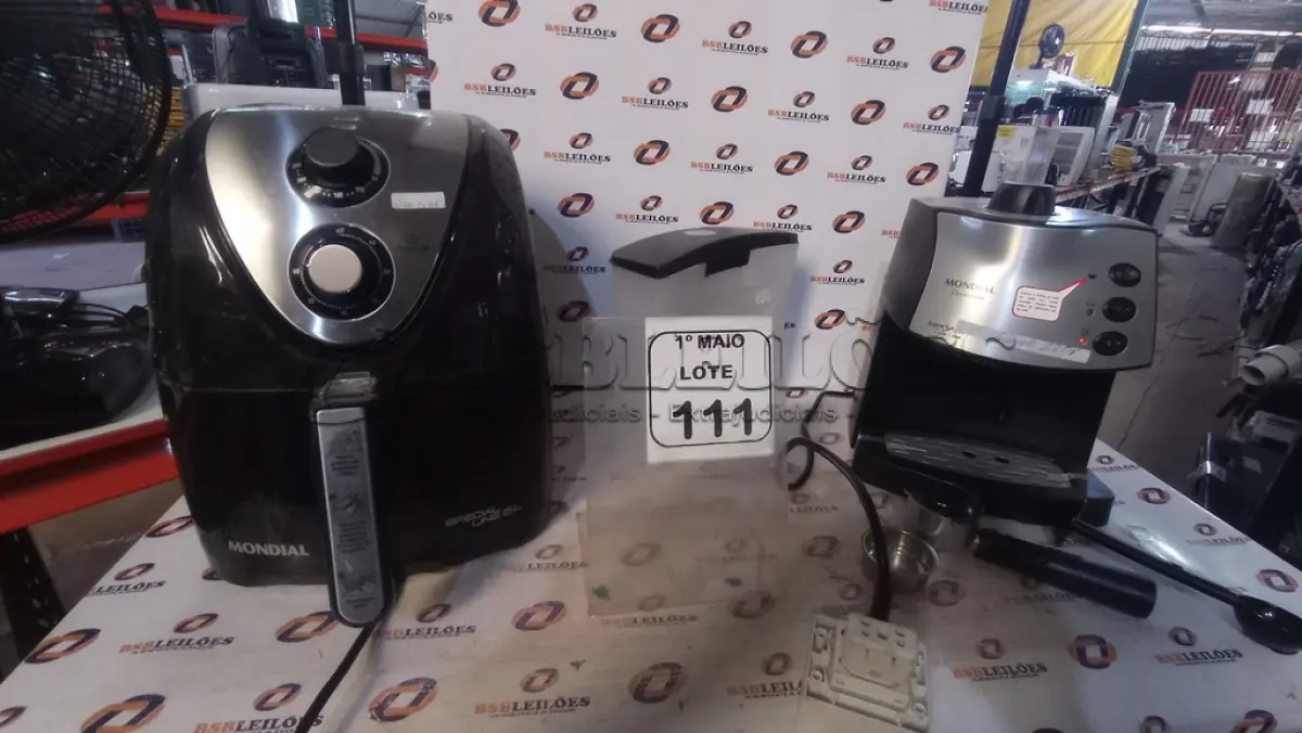 LOTE 111 - 01 MÁQUINA DE CAFÉ EXPRESSO, 01 AIR FRYER E 01 FORNO COM AVARIAS MARCA MONDIAL. (NO ESTADO) ATENÇÃO! FAZER A VISITAÇÃO ANTES DE ARREMATAR, NÃO SABEMOS SE FUNCIONA, LEILÃO NÃO TEM GARANTIA E NEM DEVOLUÇÃO, SUJEITO A POSSÍVEIS AVARIAS VISÍVEIS/OCULTAS E/OU AUSÊNCIA DE COMPONENTES.