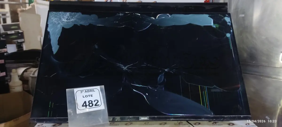 LOTE 482 - 02 TVS LCD 43’’ MARCA PHILIPS. (NO ESTADO) ATENÇÃO! FAZER A VISITAÇÃO ANTES DE ARREMATAR, NÃO SABEMOS SE FUNCIONA, LEILÃO NÃO TEM GARANTIA E NEM DEVOLUÇÃO, SUJEITO A POSSÍVEIS AVARIAS VISÍVEIS/OCULTAS E/OU AUSÊNCIA DE COMPONENTES.