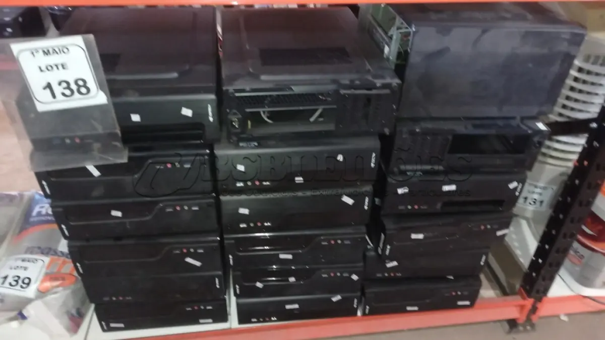 LOTE 138 - 18 GABINETES DE PC VAZIOS. (NO ESTADO) ATENÇÃO! FAZER A VISITAÇÃO ANTES DE ARREMATAR, NÃO SABEMOS SE FUNCIONA, LEILÃO NÃO TEM GARANTIA E NEM DEVOLUÇÃO, SUJEITO A POSSÍVEIS AVARIAS VISÍVEIS/OCULTAS E/OU AUSÊNCIA DE COMPONENTES.
