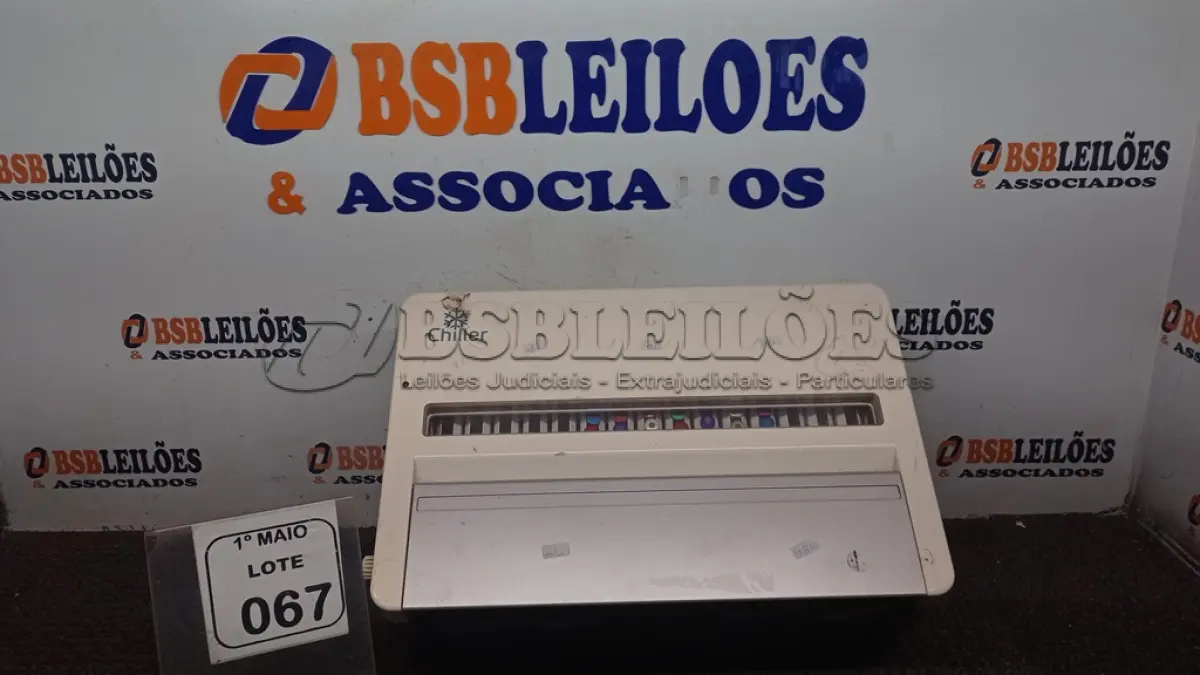 LOTE 067 - 01 COOLER PARA VACINAS VETERINÁRIAS MODELO VC-200 127V MARCA CHILLER UNIT. (NO ESTADO) ATENÇÃO! FAZER A VISITAÇÃO ANTES DE ARREMATAR, NÃO SABEMOS SE FUNCIONA, LEILÃO NÃO TEM GARANTIA E NEM DEVOLUÇÃO, SUJEITO A POSSÍVEIS AVARIAS VISÍVEIS/OCULTAS E/OU AUSÊNCIA DE COMPONENTES.