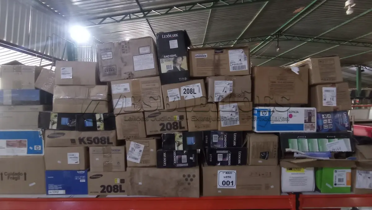 LOTE 001 - 01 LOTE COM GRANDE QUANTIDADE DE TONER DE IMPRESSORAS DE MARCAS E MODELOS DIVERSOS. (NO ESTADO) ATENÇÃO! FAZER A VISITAÇÃO ANTES DE ARREMATAR, NÃO SABEMOS SE FUNCIONA, LEILÃO NÃO TEM GARANTIA E NEM DEVOLUÇÃO, SUJEITO A POSSÍVEIS AVARIAS VISÍVEIS/OCULTAS E/OU AUSÊNCIA DE COMPONENTES.