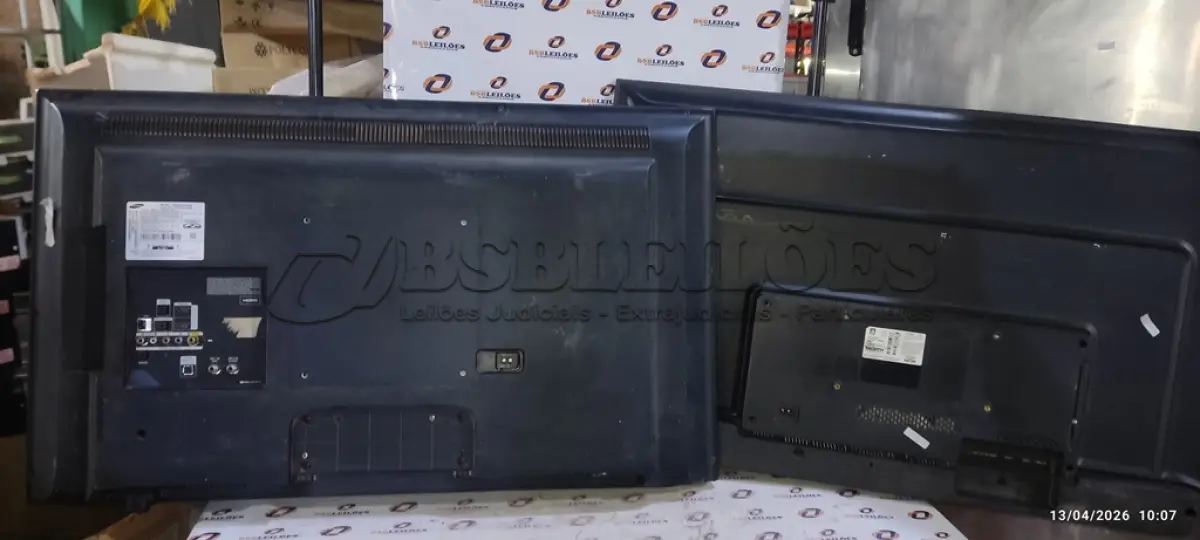 LOTE 480 - 01 TV 43’’ MARCA PHILIPS E 01 TV LCD 40’’ MARCA SAMSUNG. (NO ESTADO) ATENÇÃO! FAZER A VISITAÇÃO ANTES DE ARREMATAR, NÃO SABEMOS SE FUNCIONA, LEILÃO NÃO TEM GARANTIA E NEM DEVOLUÇÃO, SUJEITO A POSSÍVEIS AVARIAS VISÍVEIS/OCULTAS E/OU AUSÊNCIA DE COMPONENTES.