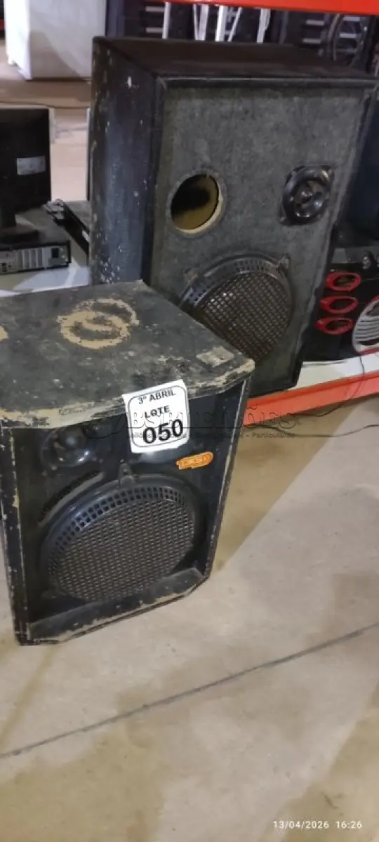 LOTE 050 - 02 CAIXAS DE SOM ALTO-FALANTE. (NO ESTADO) DE SOM ALTO FALANTES APLICAÇÃO! FAZER A VISITAÇÃO ANTES DE ARREMATAR, NÃO SABEMOS SE FUNCIONA, LEILÃO NÃO TEM GARANTIA E NEM DEVOLUÇÃO, SUJEITO A POSSÍVEIS AVARIAS VISÍVEIS/OCULTAS E/OU AUSÊNCIA DE COMPONENTES.