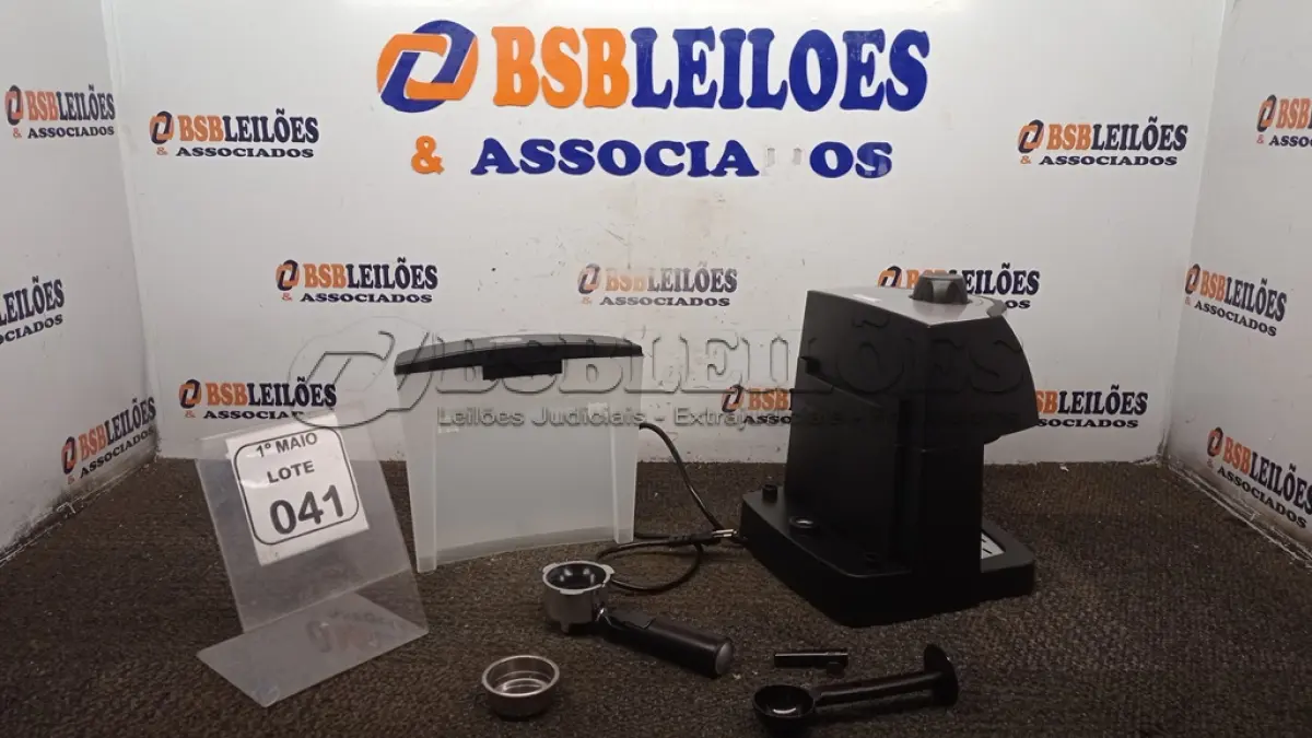 LOTE 041 - 01 MÁQUINA DE CAFÉ EXPRESSO 220V MARCA MONDIAL. (NO ESTADO) ATENÇÃO! FAZER A VISITAÇÃO ANTES DE ARREMATAR, NÃO SABEMOS SE FUNCIONA, LEILÃO NÃO TEM GARANTIA E NEM DEVOLUÇÃO, SUJEITO A POSSÍVEIS AVARIAS VISÍVEIS/OCULTAS E/OU AUSÊNCIA DE COMPONENTES.