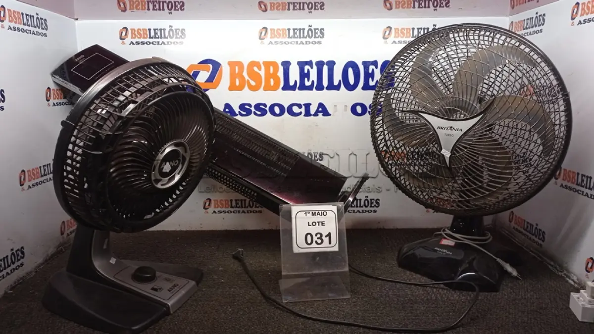 LOTE 031 - 03 VENTILADORES DE MARCAS E MODELOS DIVERSOS. (NO ESTADO) ATENÇÃO! FAZER A VISITAÇÃO ANTES DE ARREMATAR, NÃO SABEMOS SE FUNCIONA, LEILÃO NÃO TEM GARANTIA E NEM DEVOLUÇÃO, SUJEITO A POSSÍVEIS AVARIAS VISÍVEIS/OCULTAS E/OU AUSÊNCIA DE COMPONENTES.