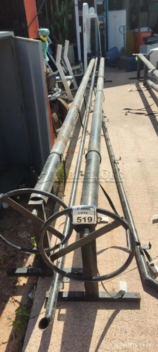 LOTE 519 - 02 ENROLADORES PARA CAPA DE PISCINA 6,30M APROXIMADAMENTE. (NO ESTADO) ATENÇÃO! FAZER A VISITAÇÃO ANTES DE ARREMATAR, NÃO SABEMOS SE FUNCIONA, LEILÃO NÃO TEM GARANTIA E NEM DEVOLUÇÃO, SUJEITO A POSSÍVEIS AVARIAS VISÍVEIS/OCULTAS E/OU AUSÊNCIA DE COMPONENTES.