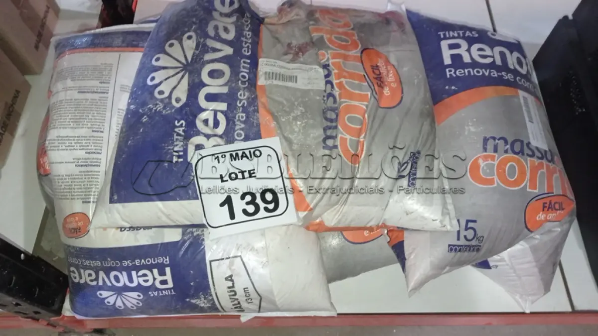 LOTE 139 - 05 PACOTES DE MASSA CORRIDA 15KG CADA MARCA RENOVARE. (NO ESTADO) ATENÇÃO! FAZER A VISITAÇÃO ANTES DE ARREMATAR, NÃO SABEMOS SE FUNCIONA, LEILÃO NÃO TEM GARANTIA E NEM DEVOLUÇÃO, SUJEITO A POSSÍVEIS AVARIAS VISÍVEIS/OCULTAS E/OU AUSÊNCIA DE COMPONENTES.