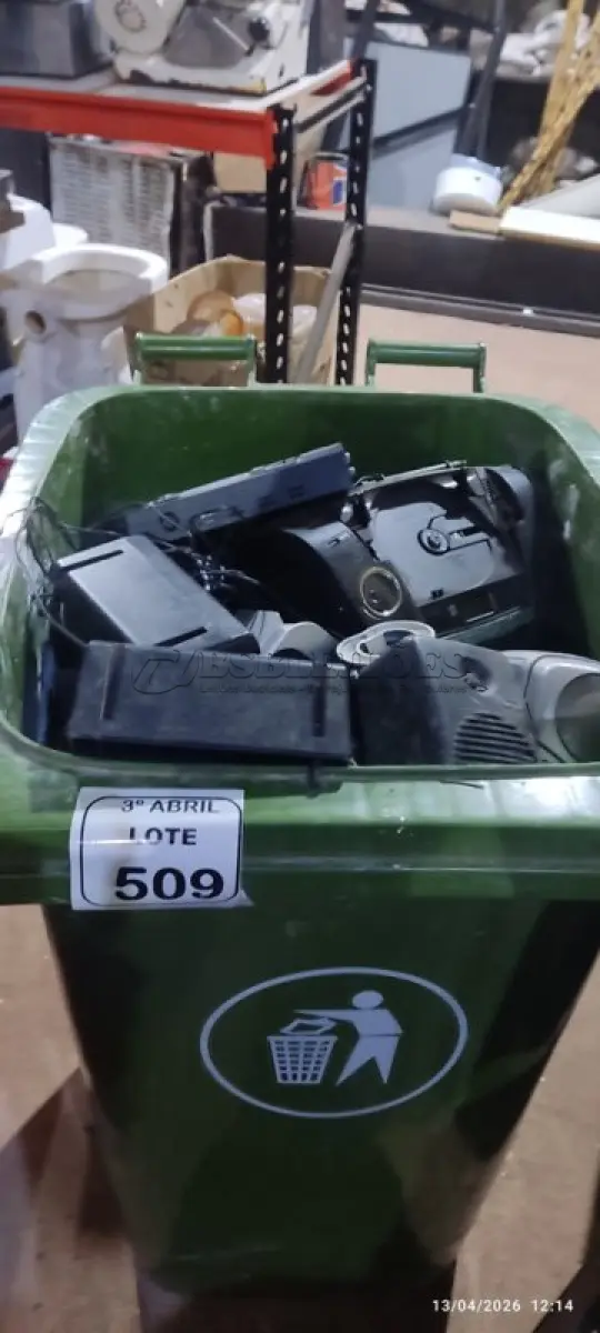 LOTE 509 - 01 LOTE COM GRANDE QUANTIDADE DE APARELHOS DE SOM PORTÁTEIS PARA RETIRADA DE PEÇAS. (NO ESTADO) ATENÇÃO! FAZER A VISITAÇÃO ANTES DE ARREMATAR, NÃO SABEMOS SE FUNCIONA, LEILÃO NÃO TEM GARANTIA E NEM DEVOLUÇÃO, SUJEITO A POSSÍVEIS AVARIAS VISÍVEIS/OCULTAS E/OU AUSÊNCIA DE COMPONENTES.