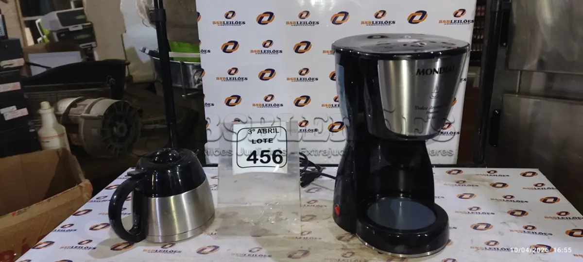 LOTE 456 - 01 CAFETEIRA ELÉTRICA MARCA MONDIAL. (NO ESTADO) ATENÇÃO! FAZER A VISITAÇÃO ANTES DE ARREMATAR, NÃO SABEMOS SE FUNCIONA, LEILÃO NÃO TEM GARANTIA E NEM DEVOLUÇÃO, SUJEITO A POSSÍVEIS AVARIAS VISÍVEIS/OCULTAS E/OU AUSÊNCIA DE COMPONENTES.