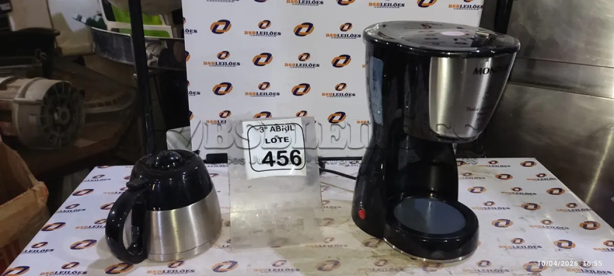 LOTE 456 - 01 CAFETEIRA ELÉTRICA MARCA MONDIAL. (NO ESTADO) ATENÇÃO! FAZER A VISITAÇÃO ANTES DE ARREMATAR, NÃO SABEMOS SE FUNCIONA, LEILÃO NÃO TEM GARANTIA E NEM DEVOLUÇÃO, SUJEITO A POSSÍVEIS AVARIAS VISÍVEIS/OCULTAS E/OU AUSÊNCIA DE COMPONENTES.