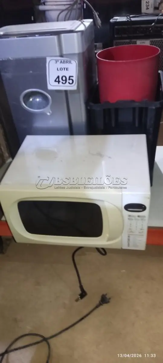 LOTE 495 - 01 FRAGMENTADORA DE PAPEL MODELO A-2325 MARCA HYSOON, 01 MICRO-ONDAS PANASONIC E 02 LIXEIRAS DE PLÁSTICO. (NO ESTADO) ATENÇÃO! FAZER A VISITAÇÃO ANTES DE ARREMATAR, NÃO SABEMOS SE FUNCIONA, LEILÃO NÃO TEM GARANTIA E NEM DEVOLUÇÃO, SUJEITO A POSSÍVEIS AVARIAS VISÍVEIS/OCULTAS E/OU AUSÊNCIA DE COMPONENTES.
