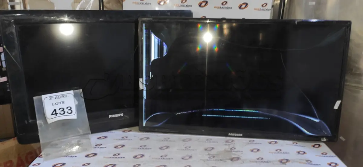 LOTE 433 - 01 TV LCD 26’’ MARCA PHILIPS E 01 TV 32’’ MARCA SAMSUNG. (NO ESTADO) ATENÇÃO! FAZER A VISITAÇÃO ANTES DE ARREMATAR, NÃO SABEMOS SE FUNCIONA, LEILÃO NÃO TEM GARANTIA E NEM DEVOLUÇÃO, SUJEITO A POSSÍVEIS AVARIAS VISÍVEIS/OCULTAS E/OU AUSÊNCIA DE COMPONENTES.