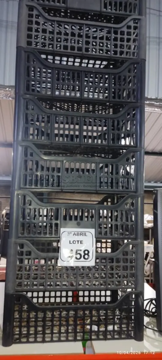 LOTE 458 - 01 PORTA SANFONADA. (NO ESTADO) ATENÇÃO! FAZER A VISITAÇÃO ANTES DE ARREMATAR, NÃO SABEMOS SE FUNCIONA, LEILÃO NÃO TEM GARANTIA E NEM DEVOLUÇÃO, SUJEITO A POSSÍVEIS AVARIAS VISÍVEIS/OCULTAS E/OU AUSÊNCIA DE COMPONENTES.