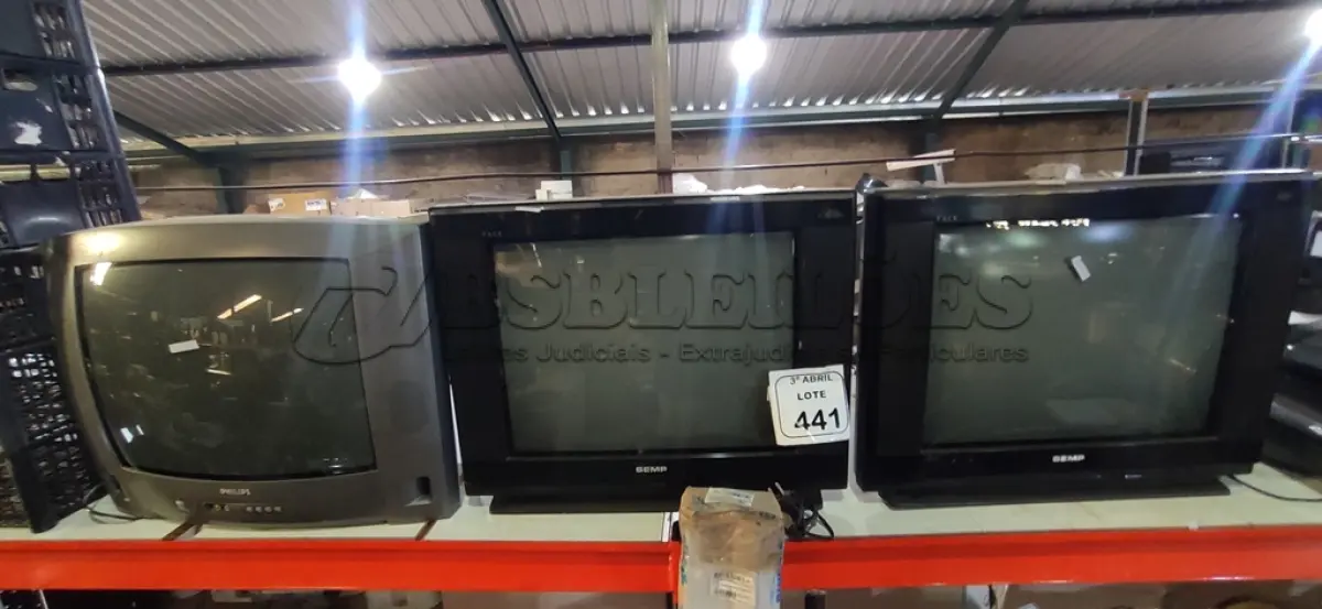 LOTE 441 - 02 TVS DE TUBO MARCA SEMP E 01 TV DE TUBO MARCA PHILIPS. (NO ESTADO) ATENÇÃO! FAZER A VISITAÇÃO ANTES DE ARREMATAR, NÃO SABEMOS SE FUNCIONA, LEILÃO NÃO TEM GARANTIA E NEM DEVOLUÇÃO, SUJEITO A POSSÍVEIS AVARIAS VISÍVEIS/OCULTAS E/OU AUSÊNCIA DE COMPONENTES.