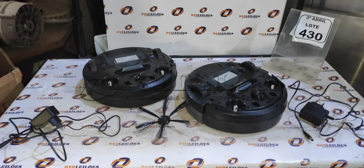 LOTE 430 - 02 ASPIRADORES ROBÔS MARCA MONDIAL. (NO ESTADO) ATENÇÃO! FAZER A VISITAÇÃO ANTES DE ARREMATAR, NÃO SABEMOS SE FUNCIONA, LEILÃO NÃO TEM GARANTIA E NEM DEVOLUÇÃO, SUJEITO A POSSÍVEIS AVARIAS VISÍVEIS/OCULTAS E/OU AUSÊNCIA DE COMPONENTES.