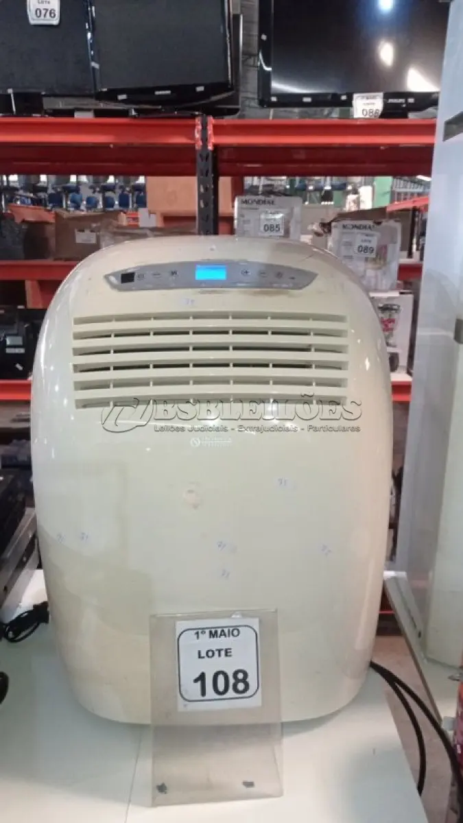 LOTE 108 - 01 AR-CONDICIONADO PORTATIL 9.500 BTU/H 220V MARCA OLIMPIA SPLENDID. (NO ESTADO) ATENÇÃO! FAZER A VISITAÇÃO ANTES DE ARREMATAR, NÃO SABEMOS SE FUNCIONA, LEILÃO NÃO TEM GARANTIA E NEM DEVOLUÇÃO, SUJEITO A POSSÍVEIS AVARIAS VISÍVEIS/OCULTAS E/OU AUSÊNCIA DE COMPONENTES.