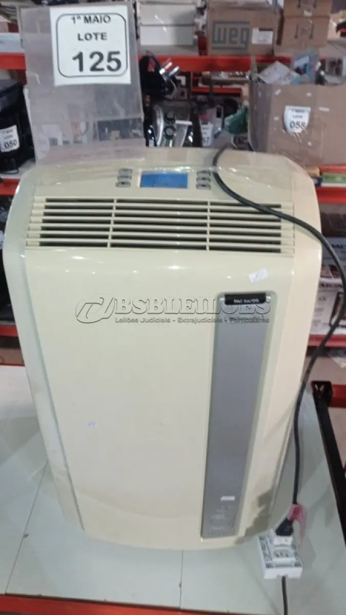 LOTE 125 - 01 AR-CONDICIONADO PORTATIL 1.200BTU/H 220V MARCA PINGUINO. (NO ESTADO) ATENÇÃO! FAZER A VISITAÇÃO ANTES DE ARREMATAR, NÃO SABEMOS SE FUNCIONA, LEILÃO NÃO TEM GARANTIA E NEM DEVOLUÇÃO, SUJEITO A POSSÍVEIS AVARIAS VISÍVEIS/OCULTAS E/OU AUSÊNCIA DE COMPONENTES.