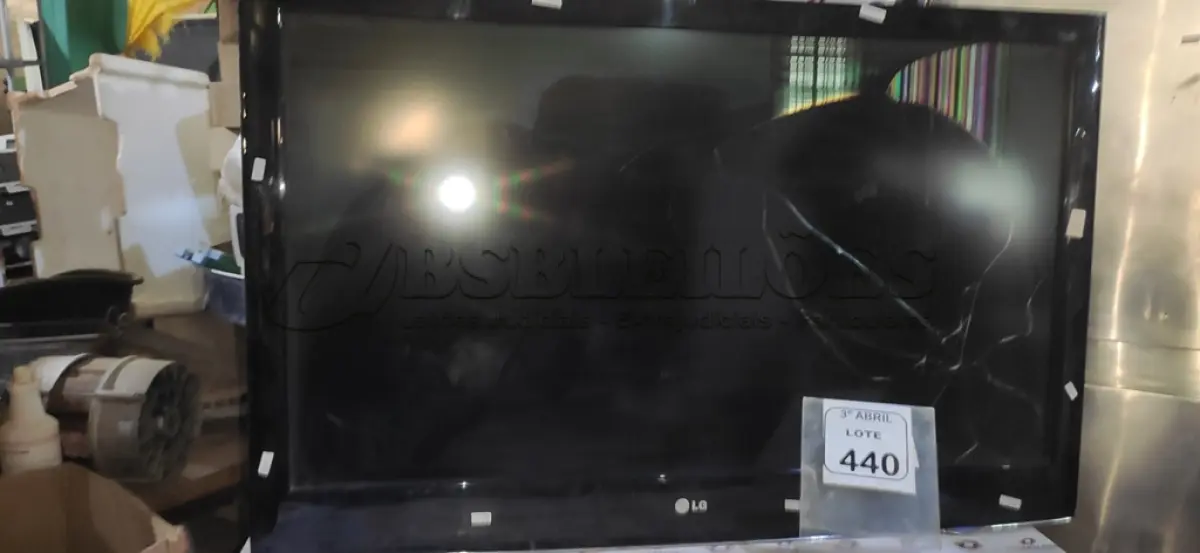 LOTE 440 - 01 TV LCD 26’’ MARCA AOC E 01 TV LCD 42’’ MARCA LG. (NO ESTADO) ATENÇÃO! FAZER A VISITAÇÃO ANTES DE ARREMATAR, NÃO SABEMOS SE FUNCIONA, LEILÃO NÃO TEM GARANTIA E NEM DEVOLUÇÃO, SUJEITO A POSSÍVEIS AVARIAS VISÍVEIS/OCULTAS E/OU AUSÊNCIA DE COMPONENTES.