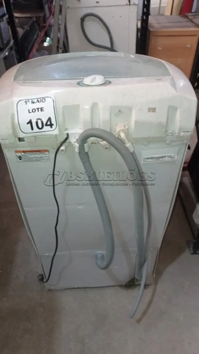 LOTE 104 - 01 MÁQUINA DE LAVAR 6KG 220V MARCA CONSUL. (NO ESTADO) ATENÇÃO! FAZER A VISITAÇÃO ANTES DE ARREMATAR, NÃO SABEMOS SE FUNCIONA, LEILÃO NÃO TEM GARANTIA E NEM DEVOLUÇÃO, SUJEITO A POSSÍVEIS AVARIAS VISÍVEIS/OCULTAS E/OU AUSÊNCIA DE COMPONENTES.