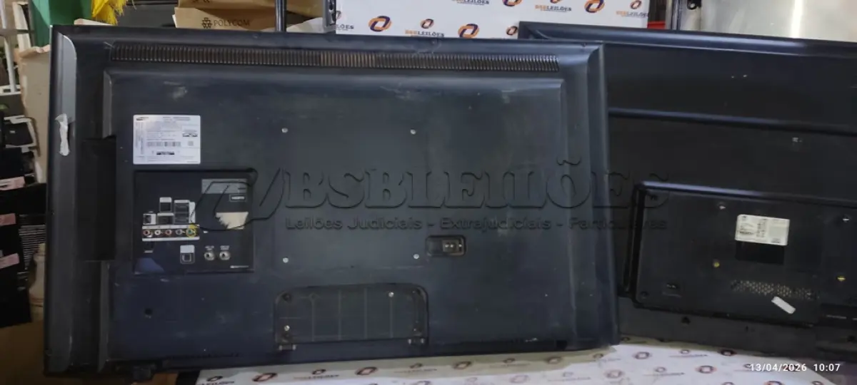 LOTE 480 - 01 TV 43’’ MARCA PHILIPS E 01 TV LCD 40’’ MARCA SAMSUNG. (NO ESTADO) ATENÇÃO! FAZER A VISITAÇÃO ANTES DE ARREMATAR, NÃO SABEMOS SE FUNCIONA, LEILÃO NÃO TEM GARANTIA E NEM DEVOLUÇÃO, SUJEITO A POSSÍVEIS AVARIAS VISÍVEIS/OCULTAS E/OU AUSÊNCIA DE COMPONENTES.