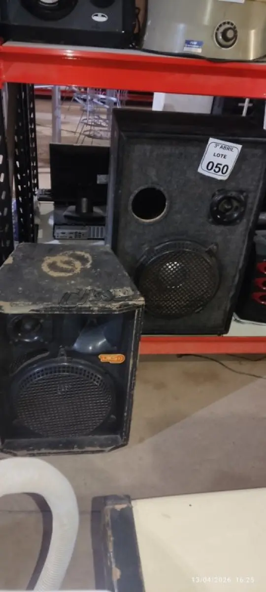 LOTE 050 - 02 CAIXAS DE SOM ALTO-FALANTE. (NO ESTADO) DE SOM ALTO FALANTES APLICAÇÃO! FAZER A VISITAÇÃO ANTES DE ARREMATAR, NÃO SABEMOS SE FUNCIONA, LEILÃO NÃO TEM GARANTIA E NEM DEVOLUÇÃO, SUJEITO A POSSÍVEIS AVARIAS VISÍVEIS/OCULTAS E/OU AUSÊNCIA DE COMPONENTES.