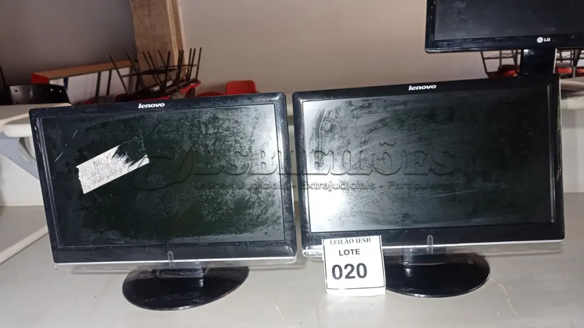 LOTE 020 - 02 MONITORES LENOVO. (NO ESTADO) ATENÇÃO! FAZER A VISITAÇÃO ANTES DE ARREMATAR, NÃO SABEMOS SE FUNCIONA, LEILÃO NÃO TEM GARANTIA E NEM DEVOLUÇÃO, SUJEITO A POSSÍVEIS AVARIAS VISÍVEIS/OCULTAS E/OU AUSÊNCIA DE COMPONENTES.