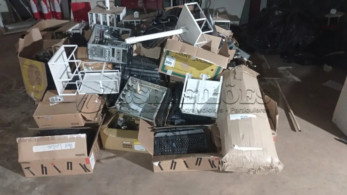 LOTE 205 - 01 LOTE COM MATERIAIS DIVERSOS PERIFÉRICOS E SUCATAS. (NO ESTADO) ATENÇÃO! FAZER A VISITAÇÃO ANTES DE ARREMATAR, NÃO SABEMOS SE FUNCIONA, LEILÃO NÃO TEM GARANTIA E NEM DEVOLUÇÃO, SUJEITO A POSSÍVEIS AVARIAS VISÍVEIS/OCULTAS E/OU AUSÊNCIA DE COMPONENTES.