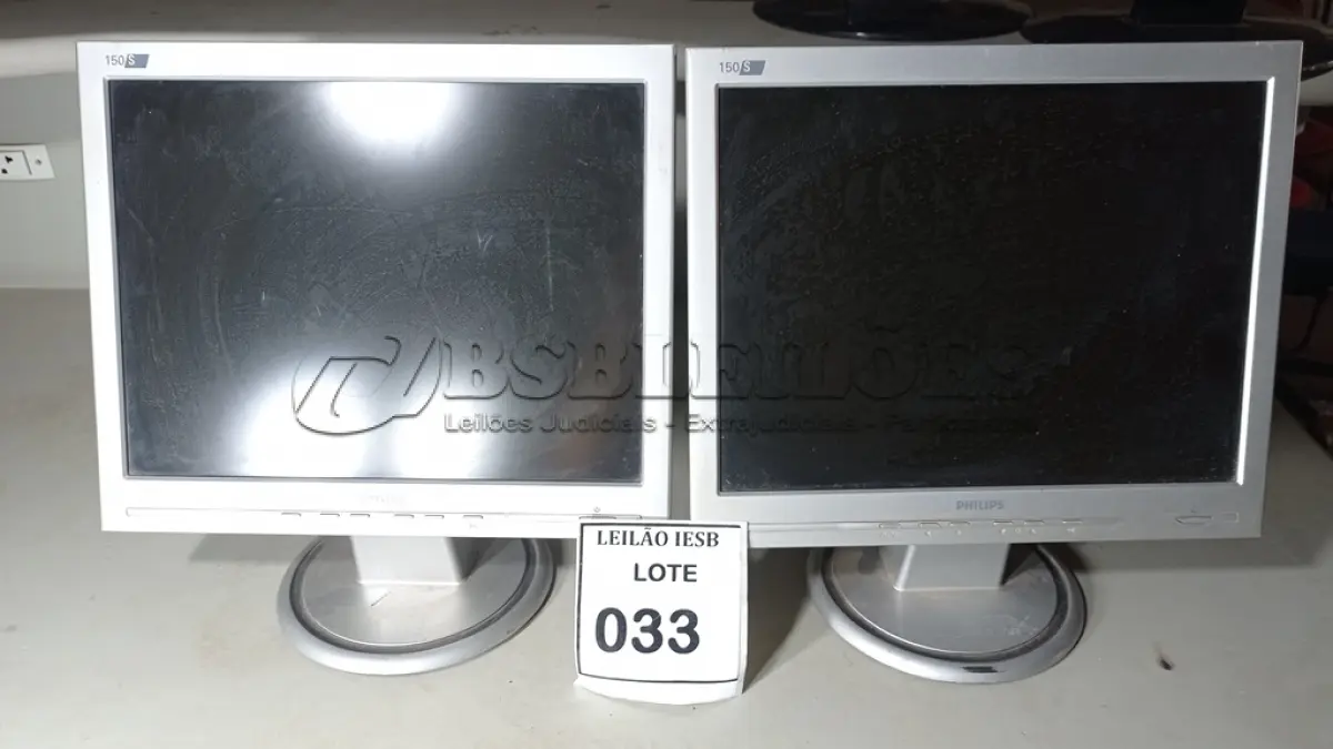 LOTE 033 - 02 MONITORES PHILIPS. (NO ESTADO) ATENÇÃO! FAZER A VISITAÇÃO ANTES DE ARREMATAR, NÃO SABEMOS SE FUNCIONA, LEILÃO NÃO TEM GARANTIA E NEM DEVOLUÇÃO, SUJEITO A POSSÍVEIS AVARIAS VISÍVEIS/OCULTAS E/OU AUSÊNCIA DE COMPONENTES.